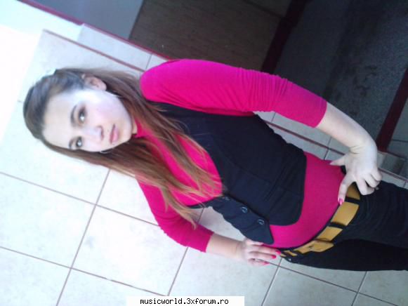 Buna - Buna :D Eu ma numesc Laura si am 14 ani . Sunt - Bine ati venit!